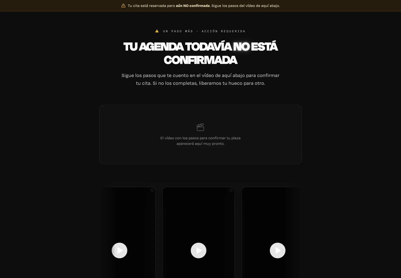 Banner ámbar fijo y titular en mayúsculas
